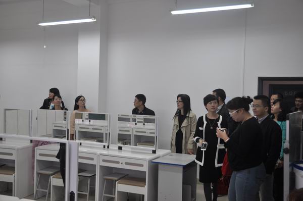 广西国际商务职业技术学院来我校交流